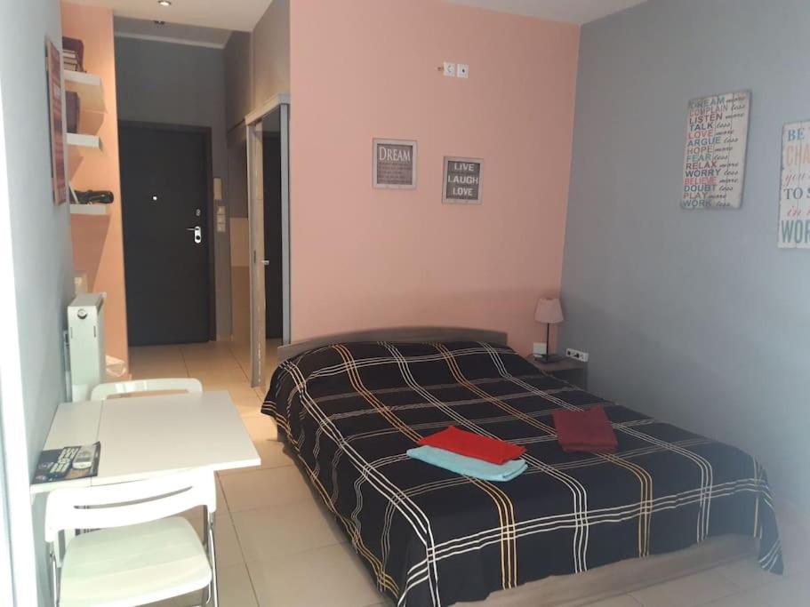 Ideally Located Apartment In Central Athens Exterior photo