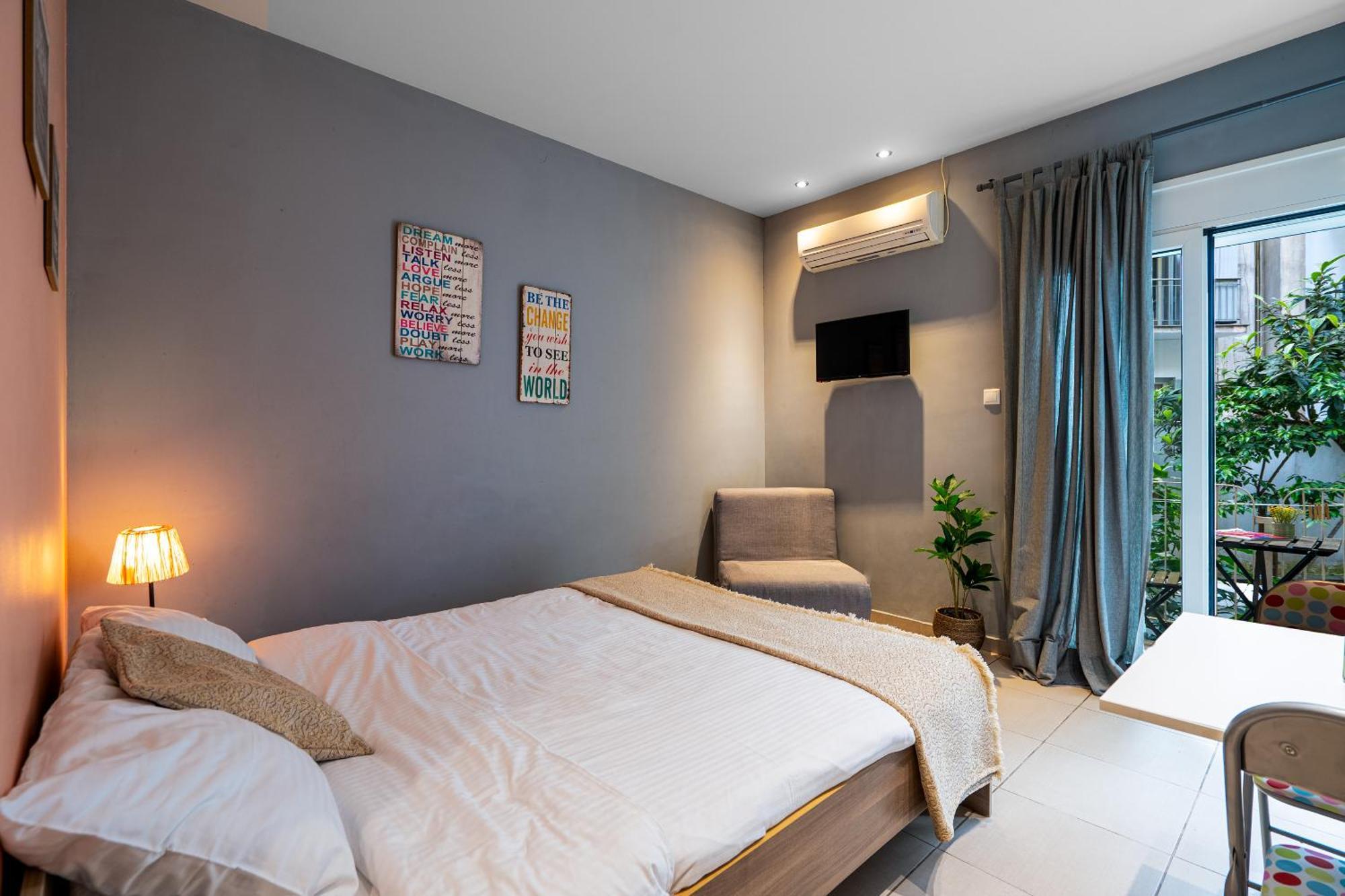 Ideally Located Apartment In Central Athens Exterior photo
